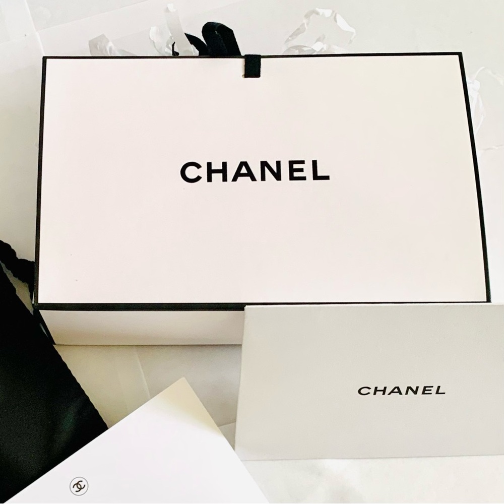 CHANEL Gift Box Set w Card Envelope Pouch White Luxury Packaging Small